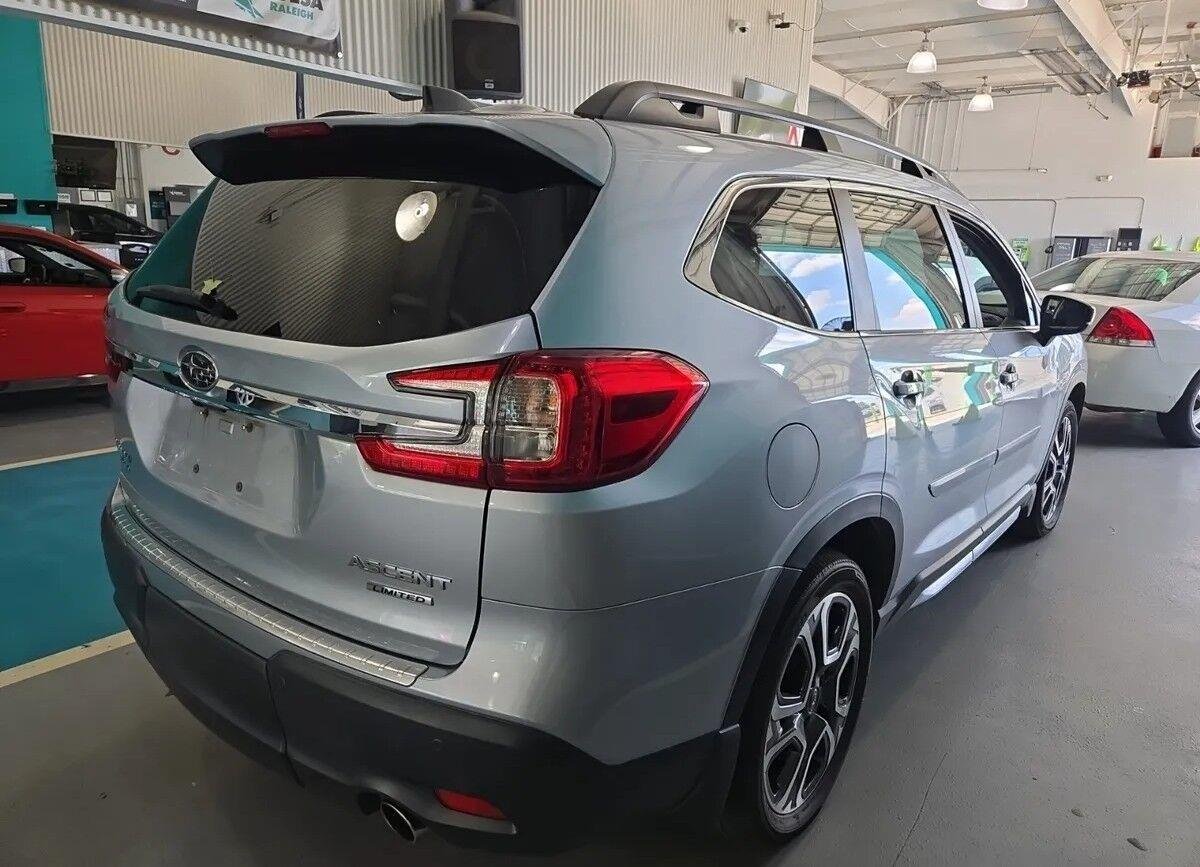 Used 2024 Ice Silver Metallic Subaru Limited image 3