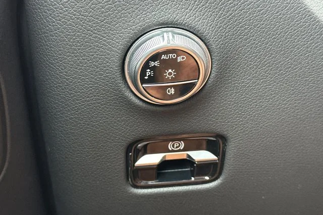 Used 2024  Mercedes-Benz GLC 300 image 31