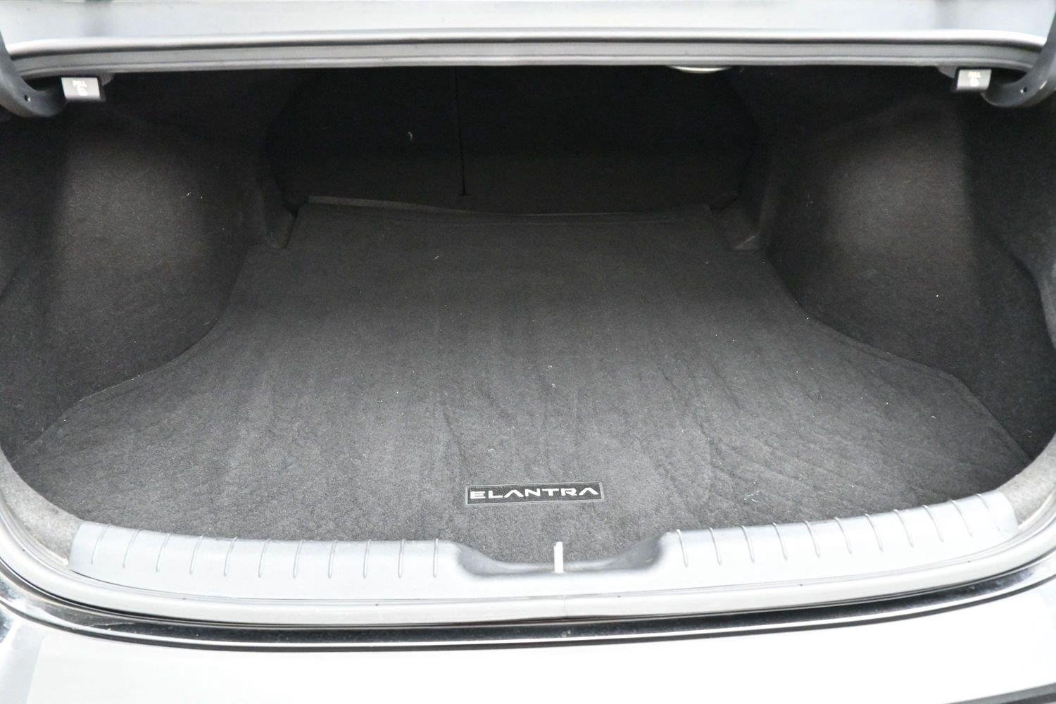 Used 2021 Phantom Black Hyundai Limited image 9