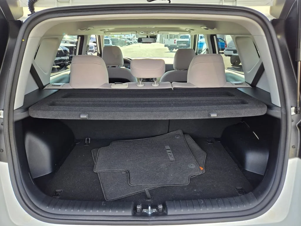 Used 2025 Snow White Pearl Kia EX image 14