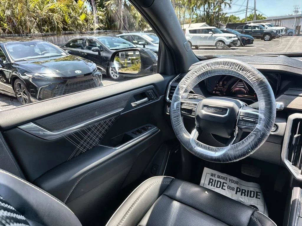 Used 2025 Ebony Twilight Metallic GMC Denali image 15