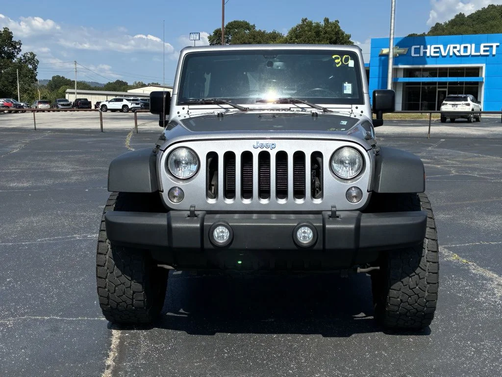 Used 2015 Silver Jeep Unlimited Sport image 5
