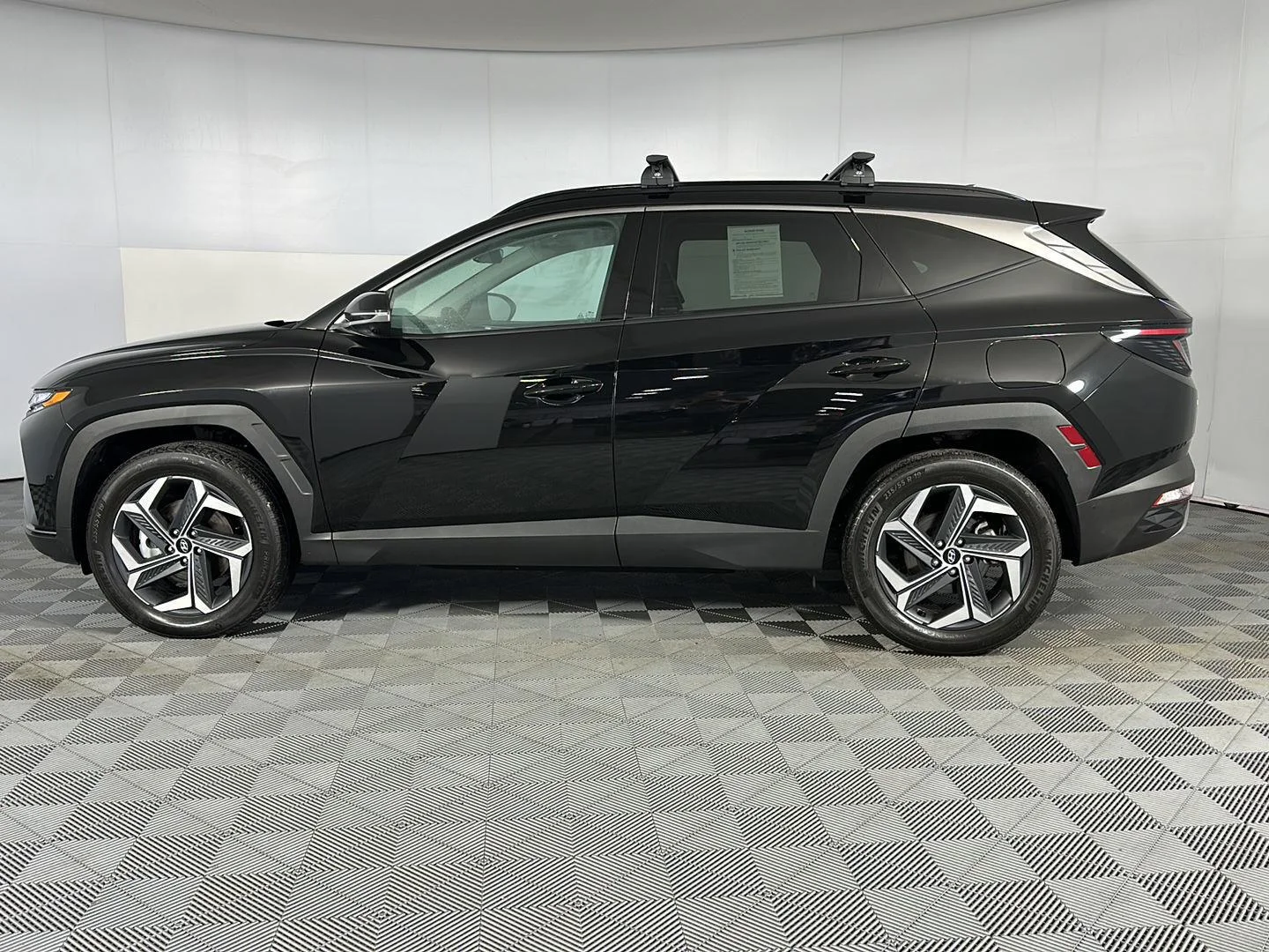 Used 2024 Black Pearl Hyundai Limited image 4
