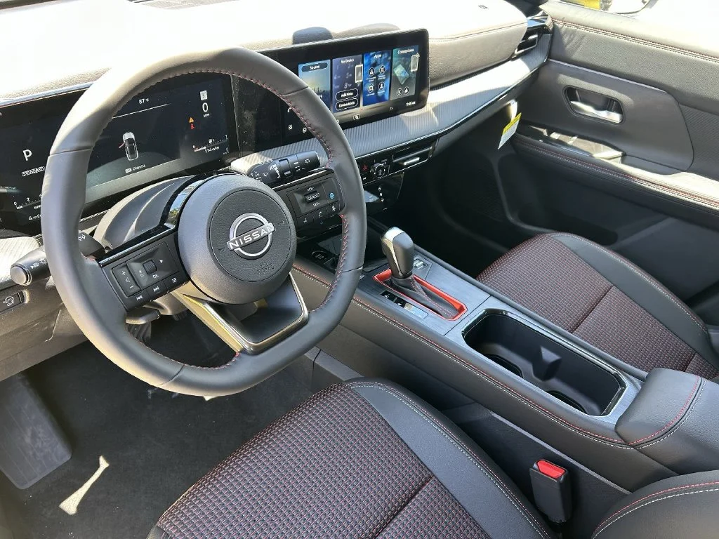 New 2026 Yuzu Yellow Metallic / Super Black Two-tone Nissan SR image 13