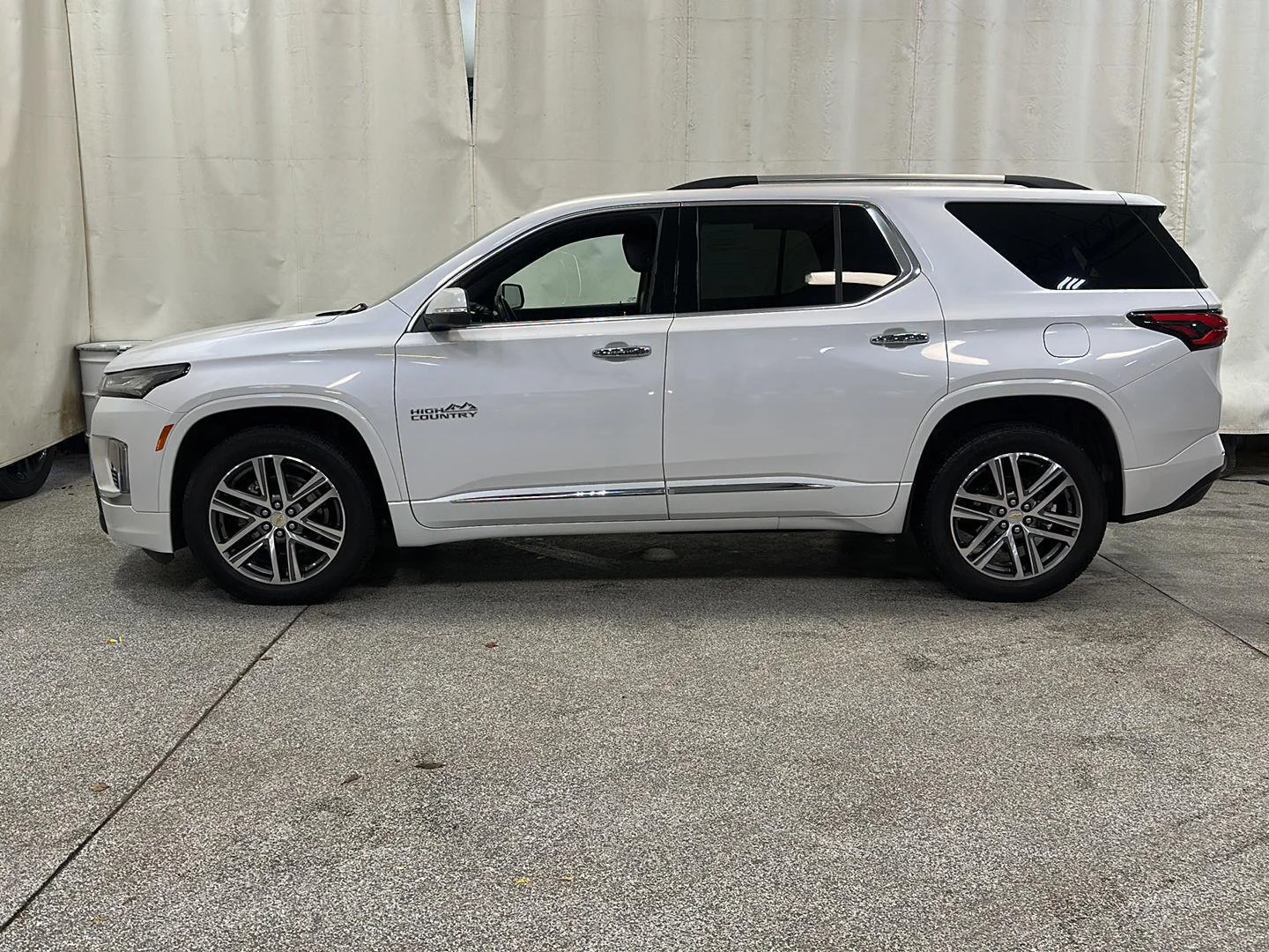 Used 2022 Chevrolet Traverse High Country with VIN 1GNEVNKW6NJ161810 for sale in Waconia, Minnesota