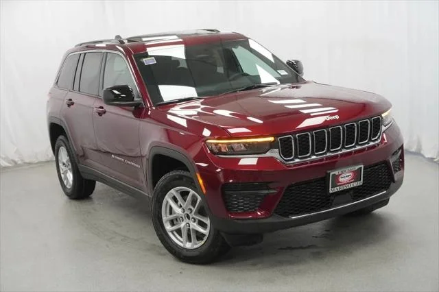 New 2026 Velvet Red Pearl-Coat Exterior Paint Jeep Laredo X image 8
