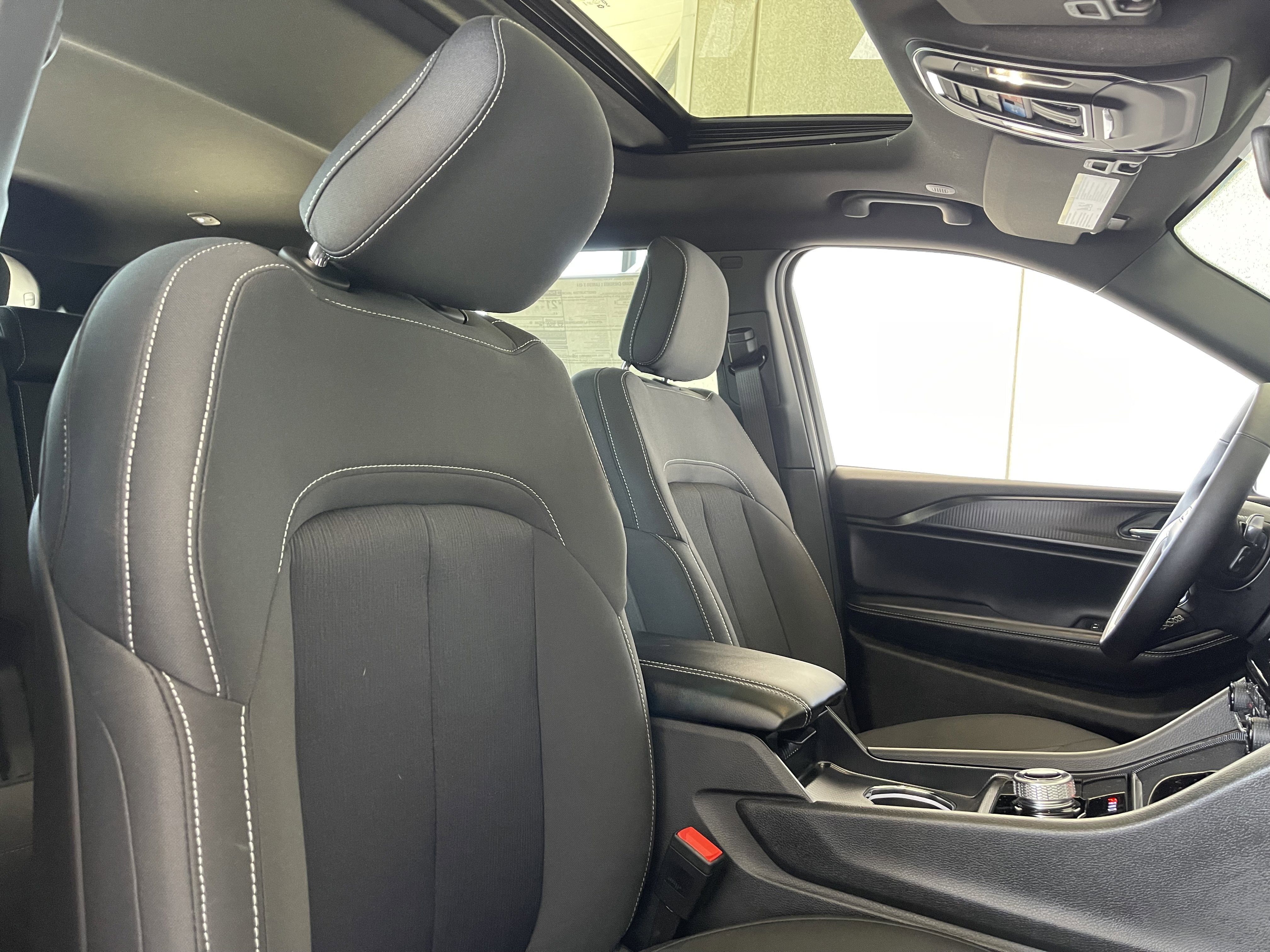 New 2026 Baltic Gray Metallic Clear-Coat Exterior Paint Jeep Laredo image 21
