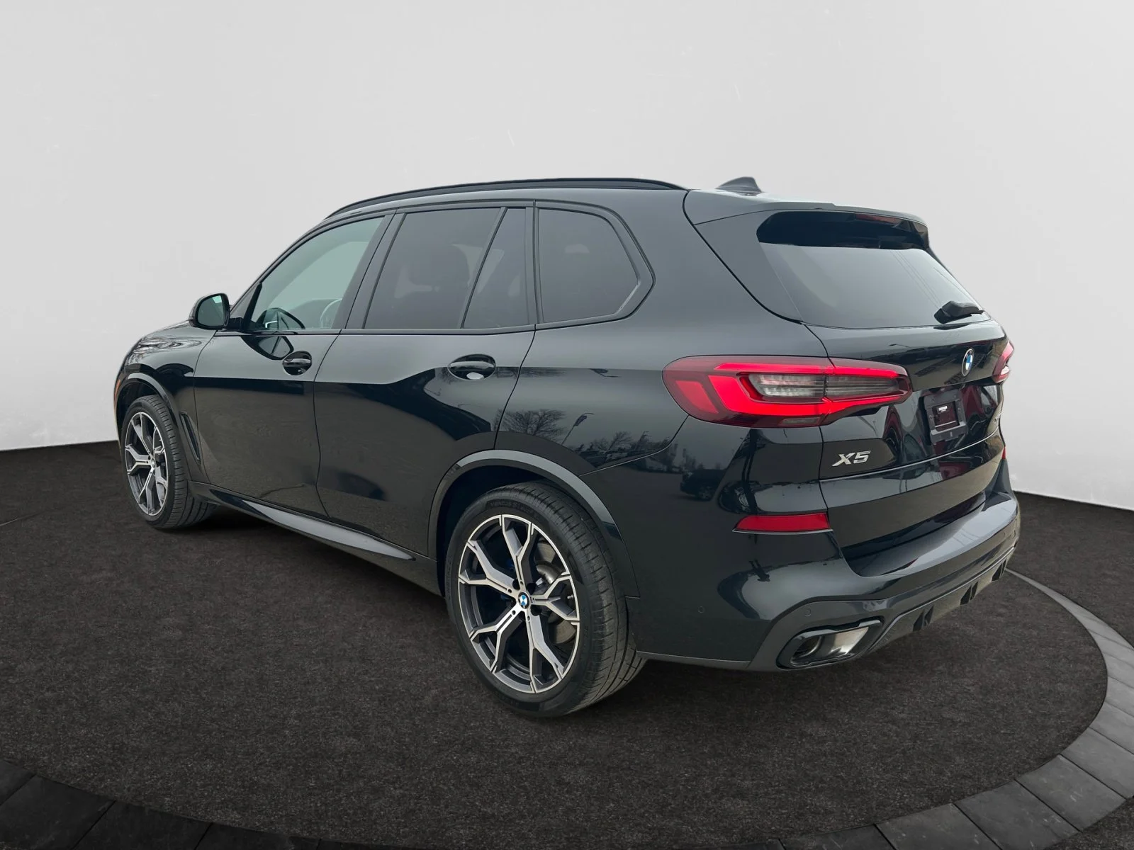 Used 2022 Black BMW xDrive40i image 3