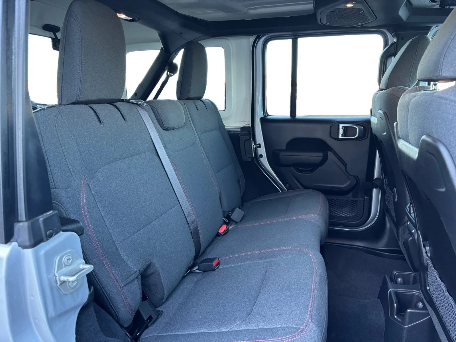 Used 2024 Silver Zynith Jeep Rubicon image 18