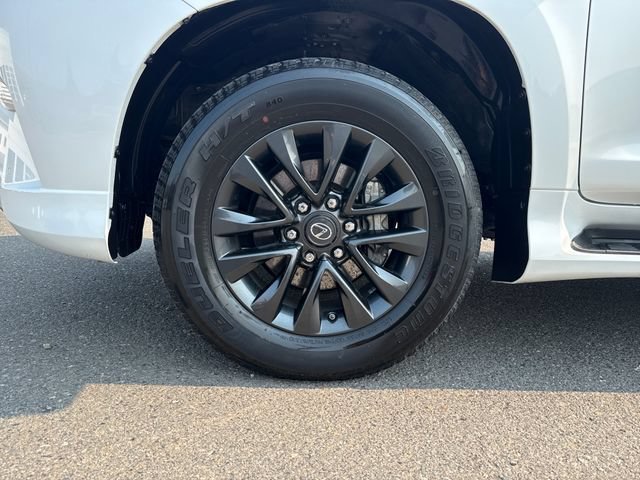 Used 2022 Starfire Pearl Lexus 460 image 33