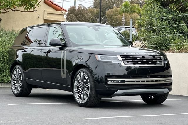 New 2026 Santorini Black LAND ROVER SE LWB 7-Seats / V8 image 7