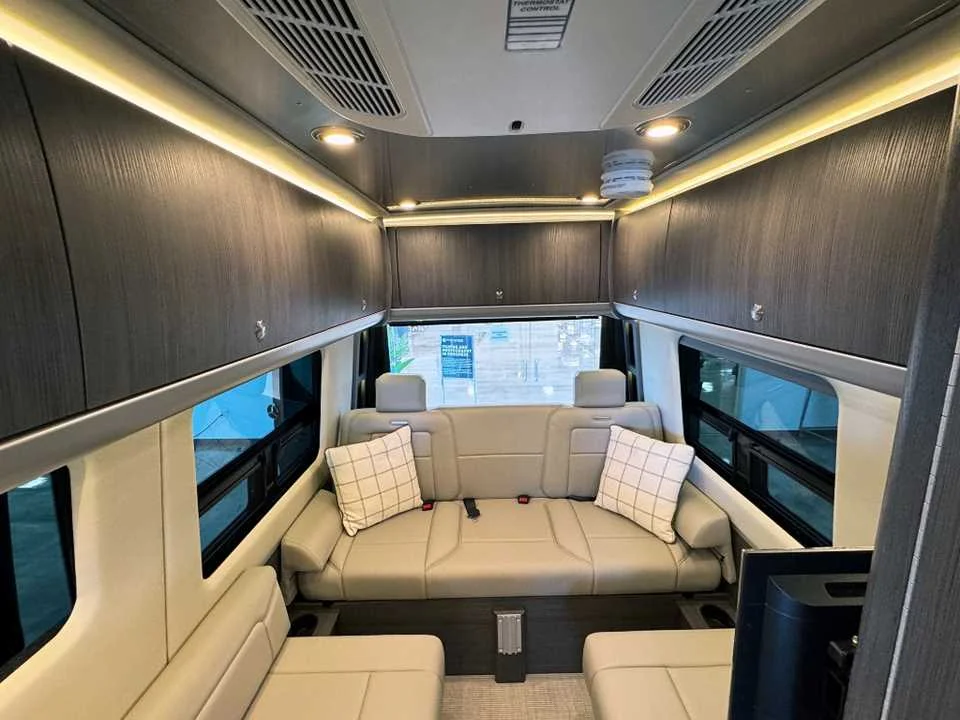 New 2025 Tenorite Gray Metallic AIRSTREAM  image 24