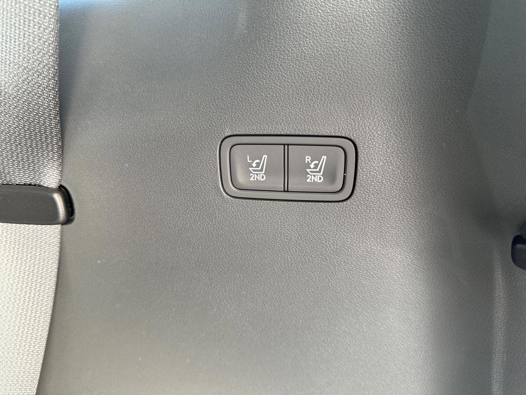 New 2026 Shimmering Silver Pearl Hyundai SEL FWD image 24
