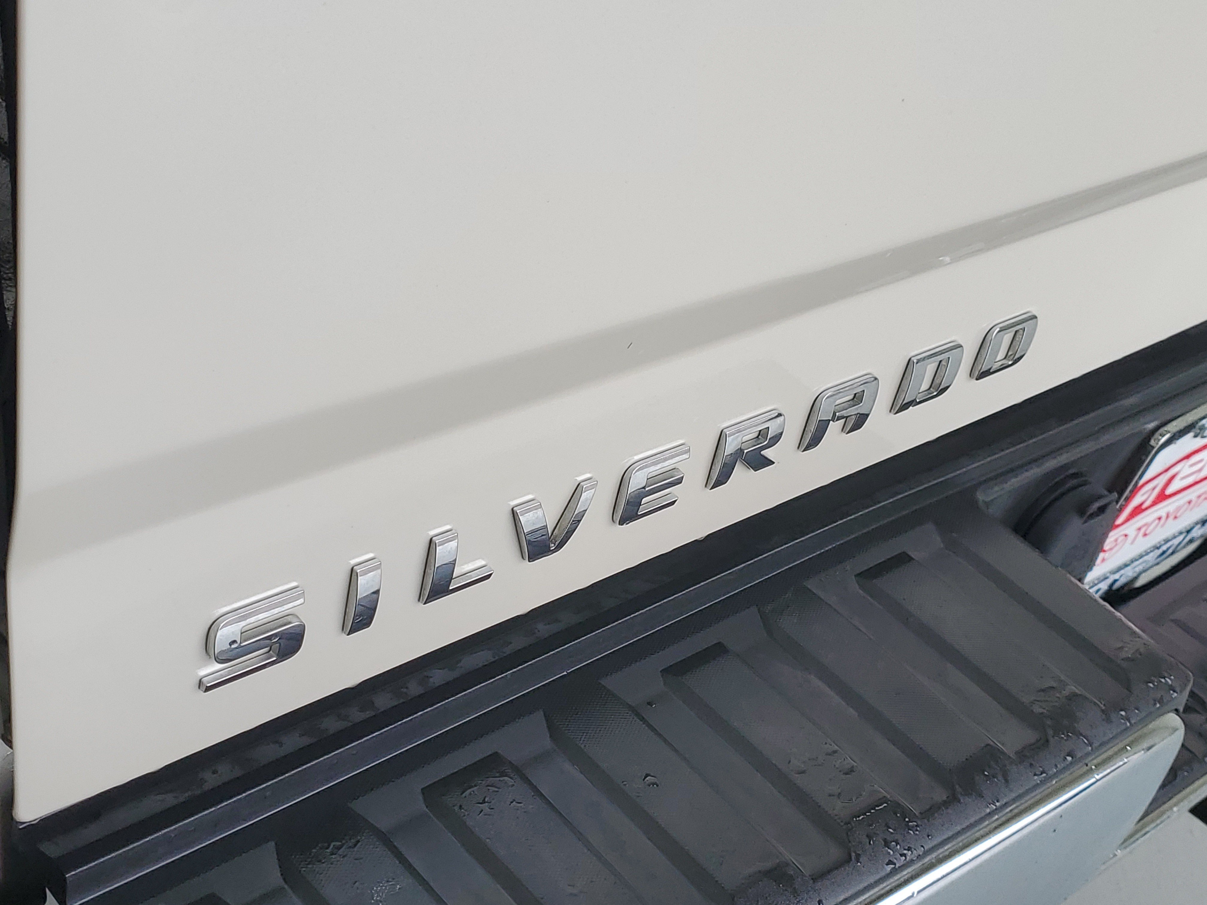 Used 2015 White Diamond Pearl Chevrolet LT image 8