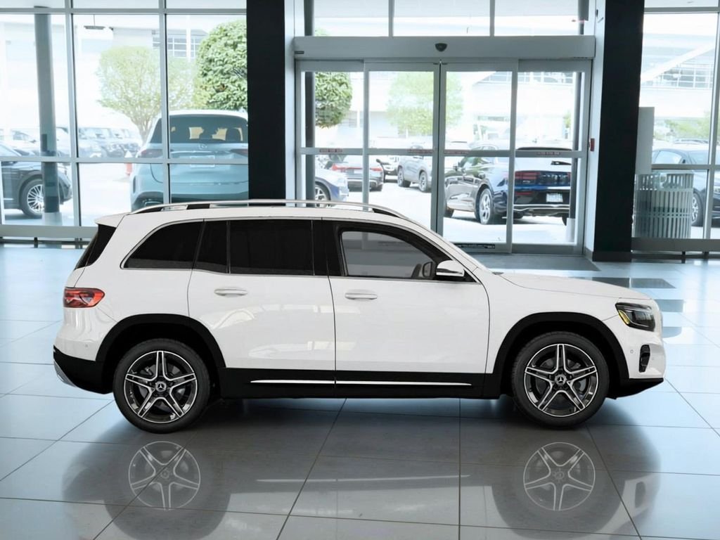 New 2026 Polar White Mercedes-Benz GLB 250 image 2