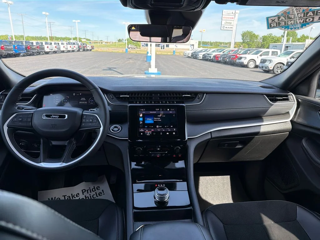 Used 2025 Silver Jeep Altitude image 12