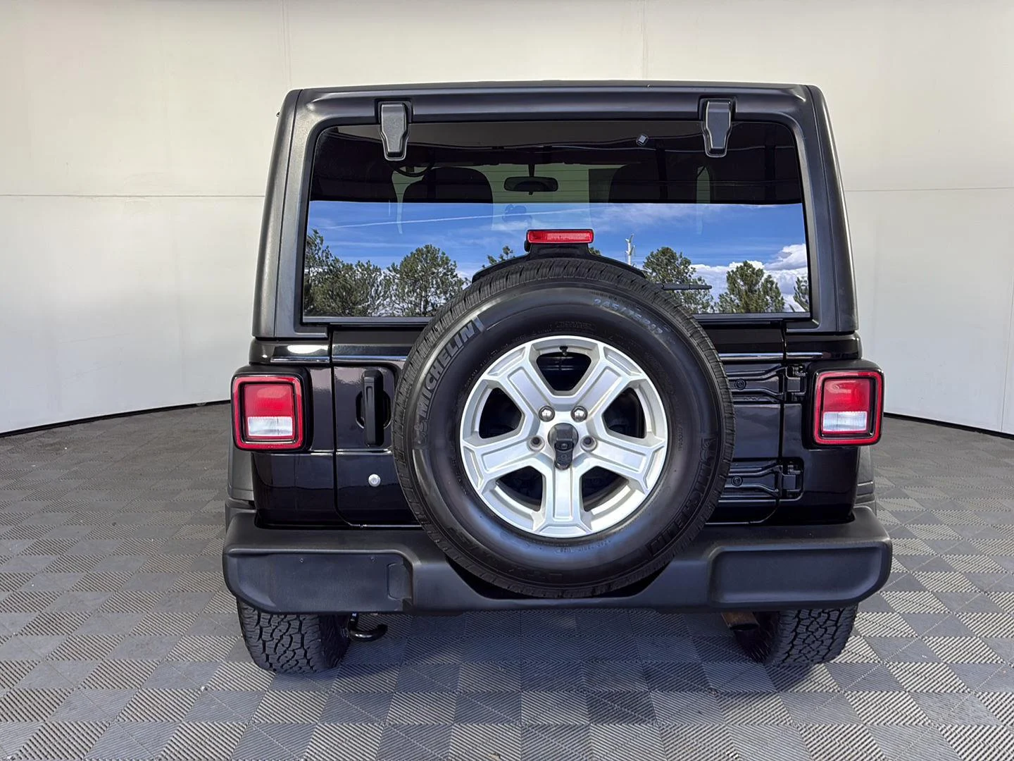 Used 2020 Black Clearcoat Jeep Sport S image 6