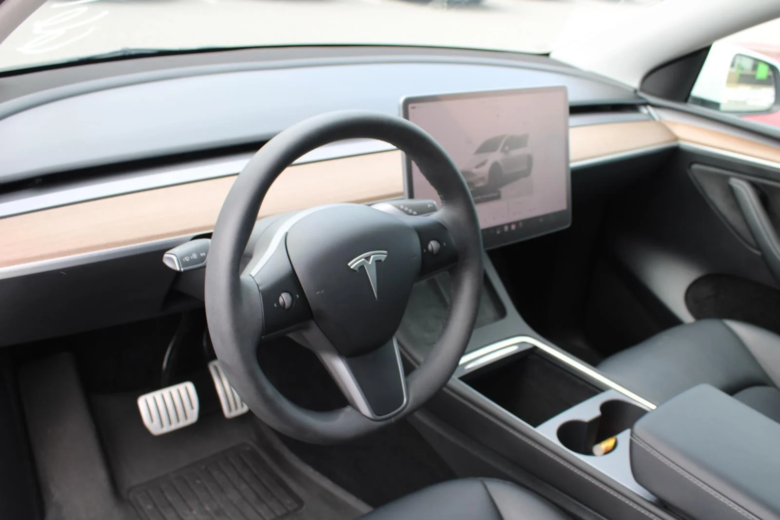Used 2023  Tesla Performance image 9