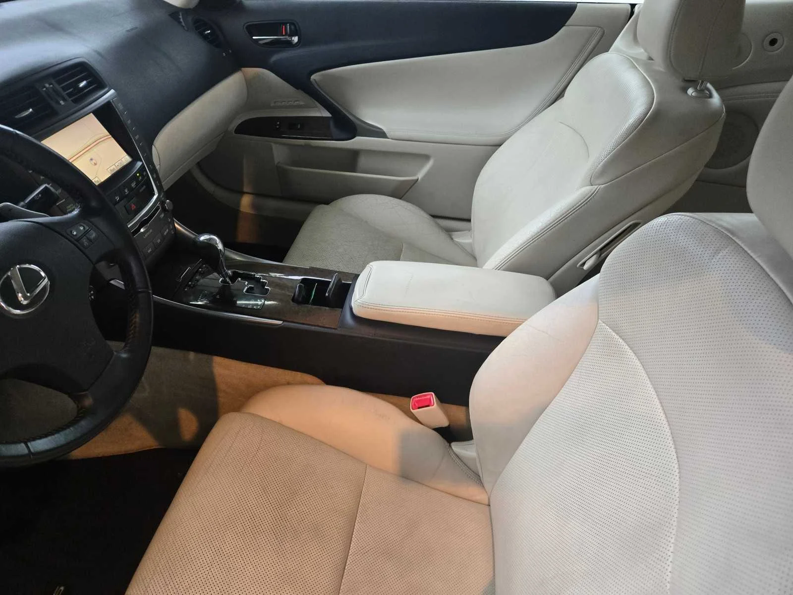 Used 2010  Lexus  image 23