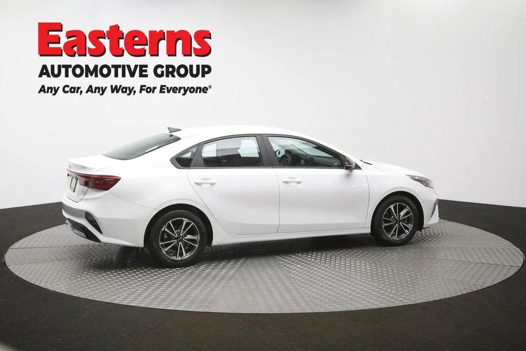 Used 2022 White Kia LXS image 42
