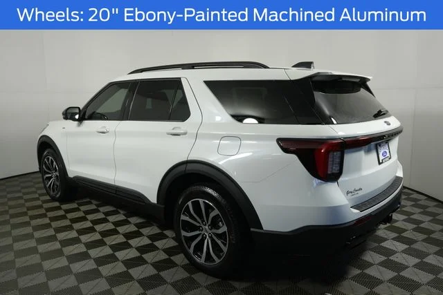 New 2026 Star White Metallic Tri-Coat Ford ST-Line image 16