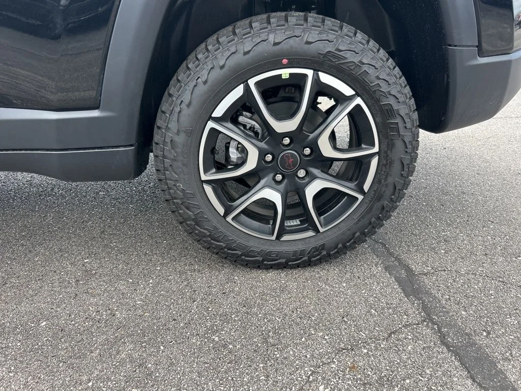 New 2026 Diamond Black Crystal Pearl-Coat Exterior Paint Jeep Trailhawk image 10