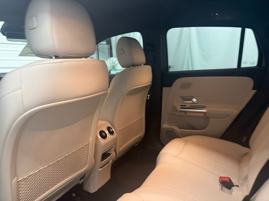 New 2026 Mountain Grey Metallic Mercedes-Benz GLA 250 image 18