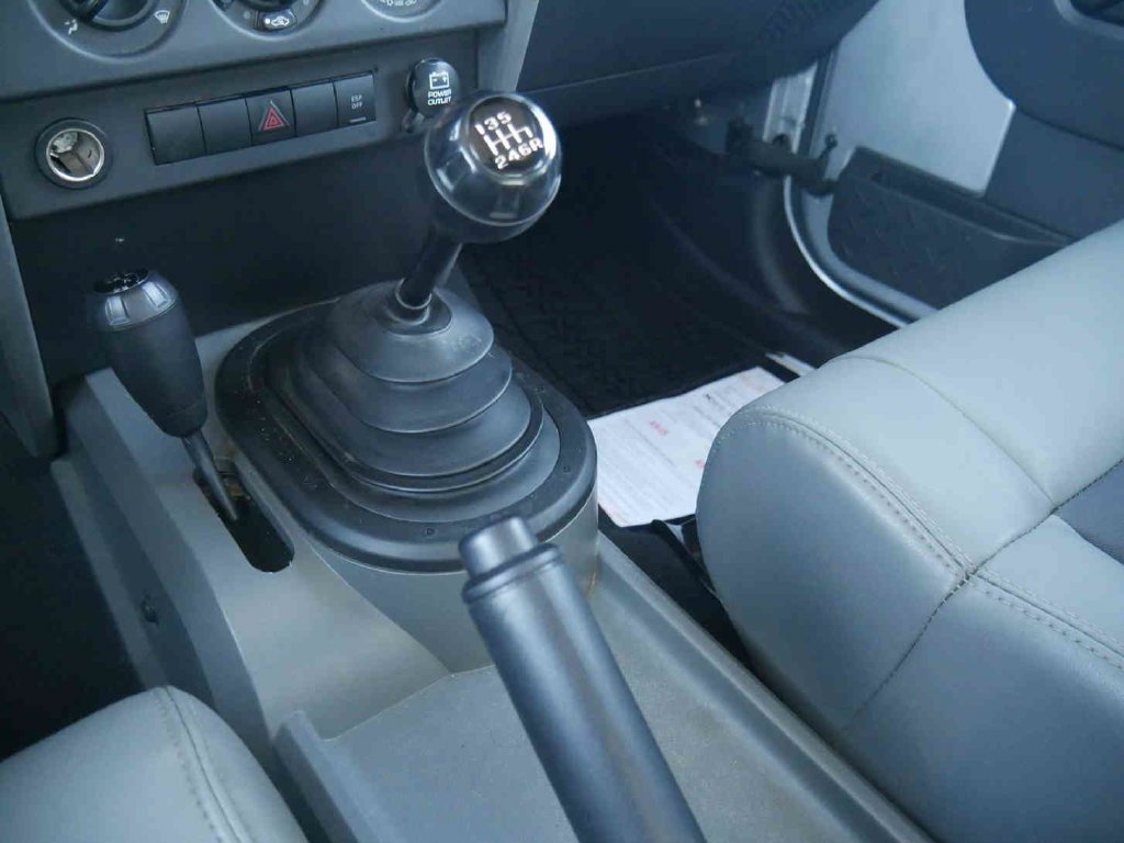 Used 2008 Silver Jeep X image 21