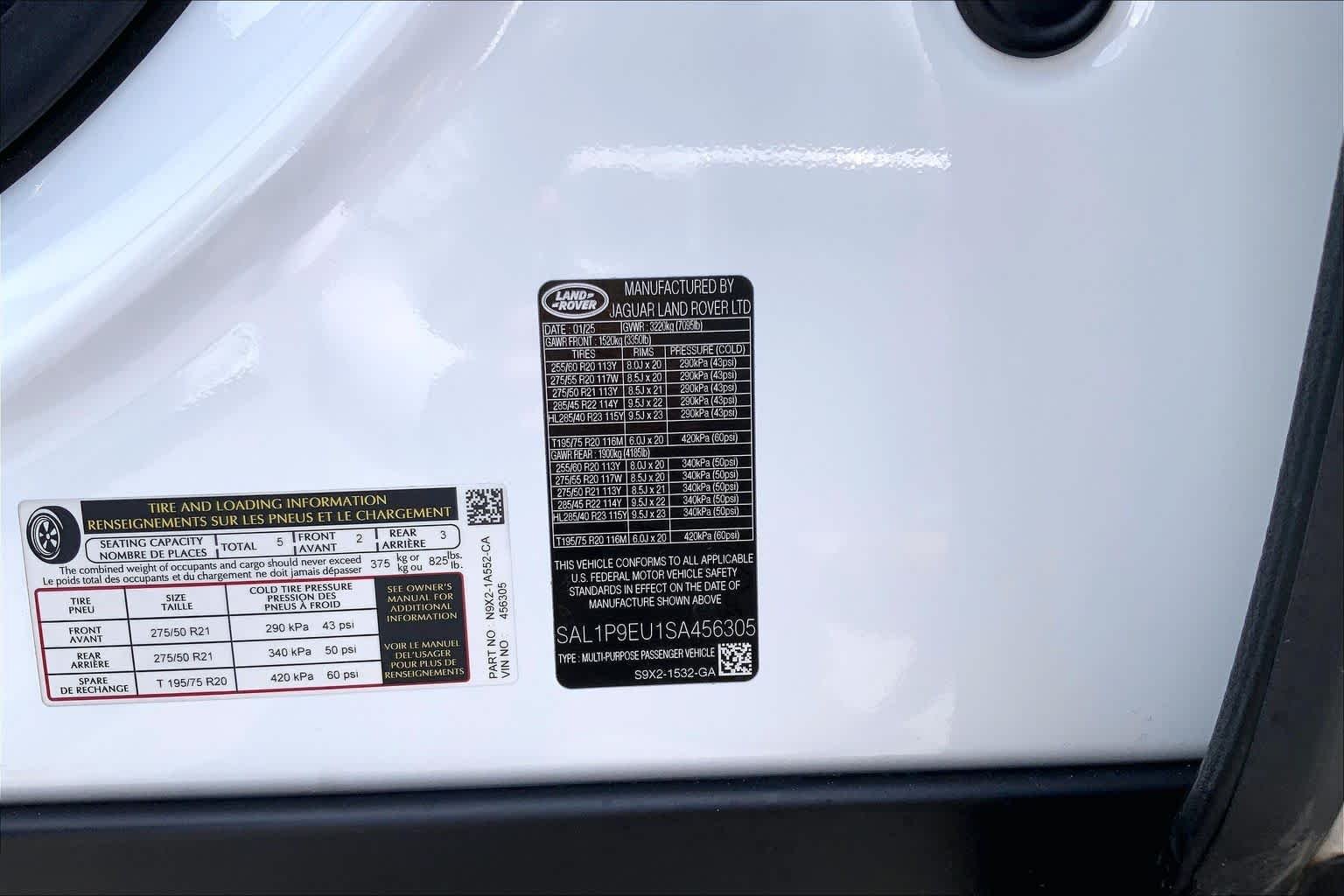 Used 2025 Fuji White Land Rover SE image 35