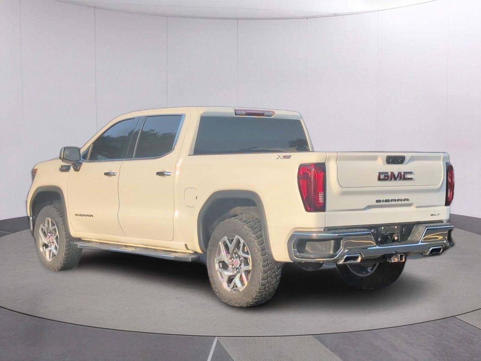 Used 2023 SUMMIT WHITE GMC SLT image 3