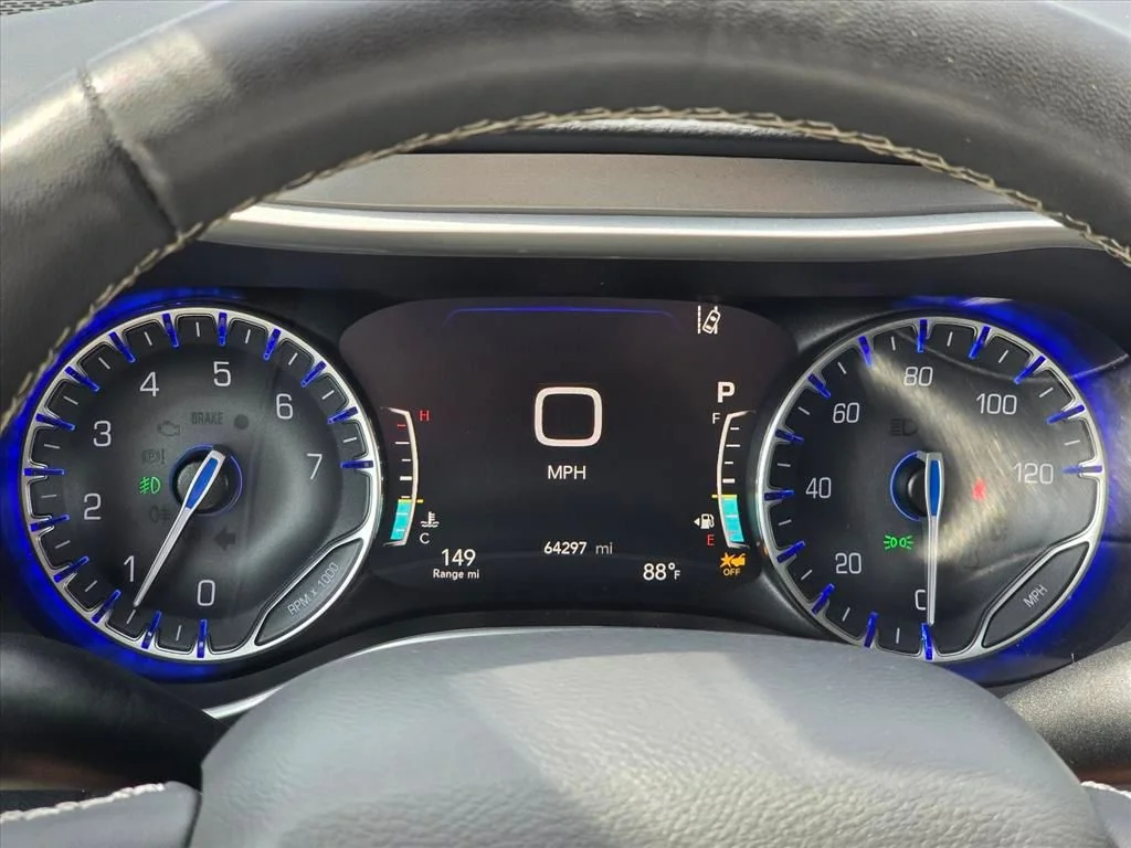Used 2023 Black Chrysler Touring L image 7