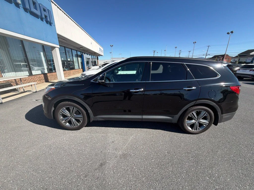 Used 2016 Black Hyundai SE image 9