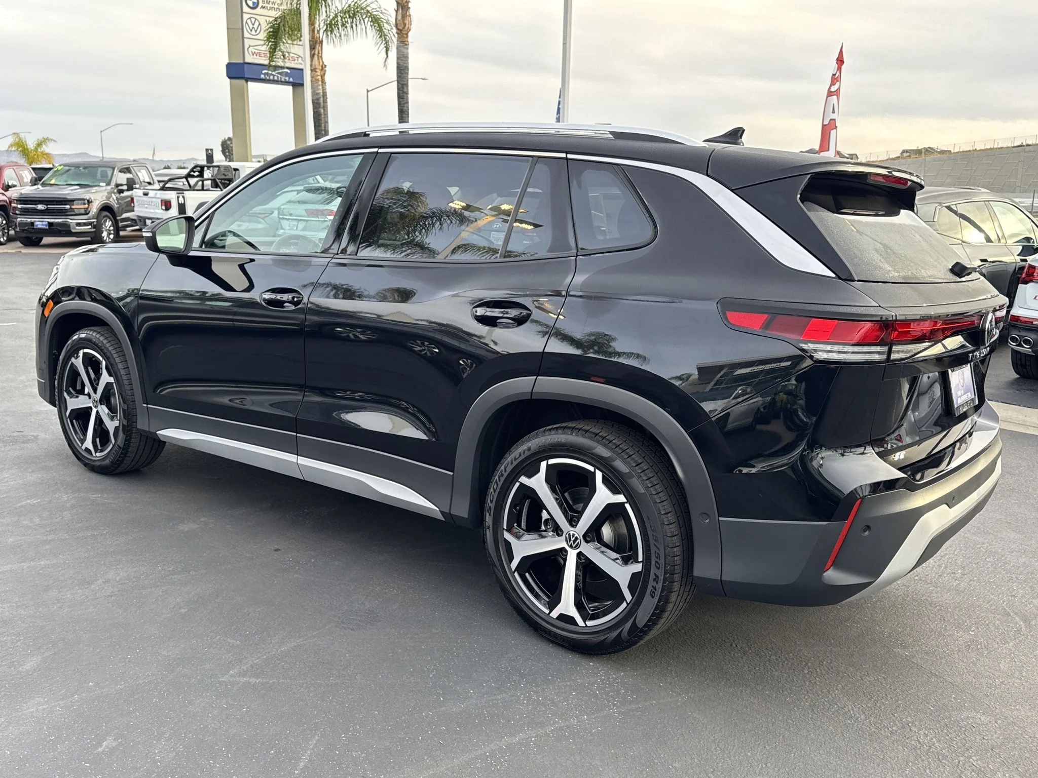 New 2026 Deep Black Pearl Volkswagen SE image 5