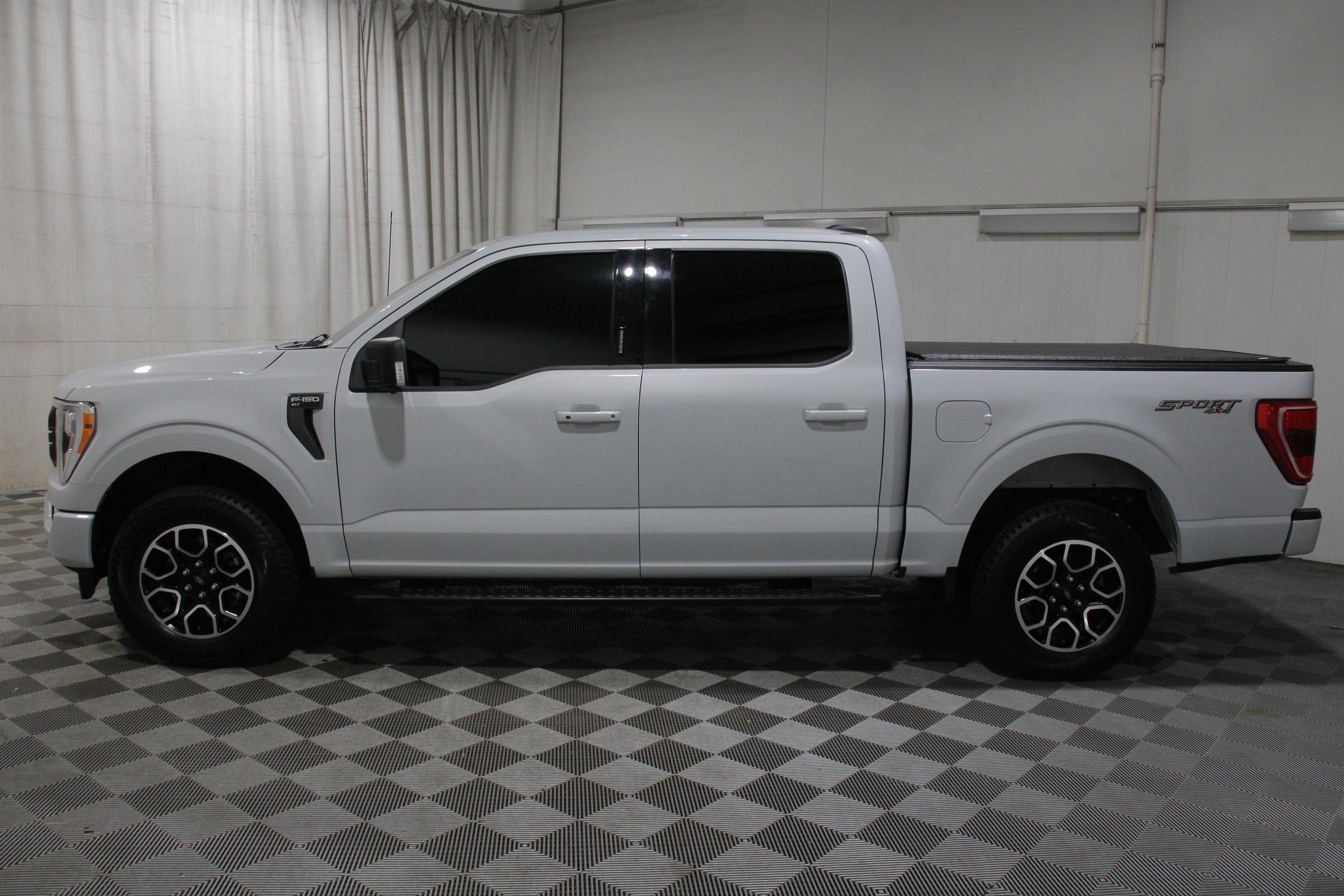 Used 2022 Space White Metallic Ford XLT image 35