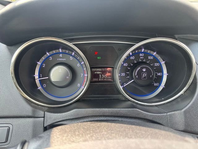 Used 2011 Red Hyundai SE image 20