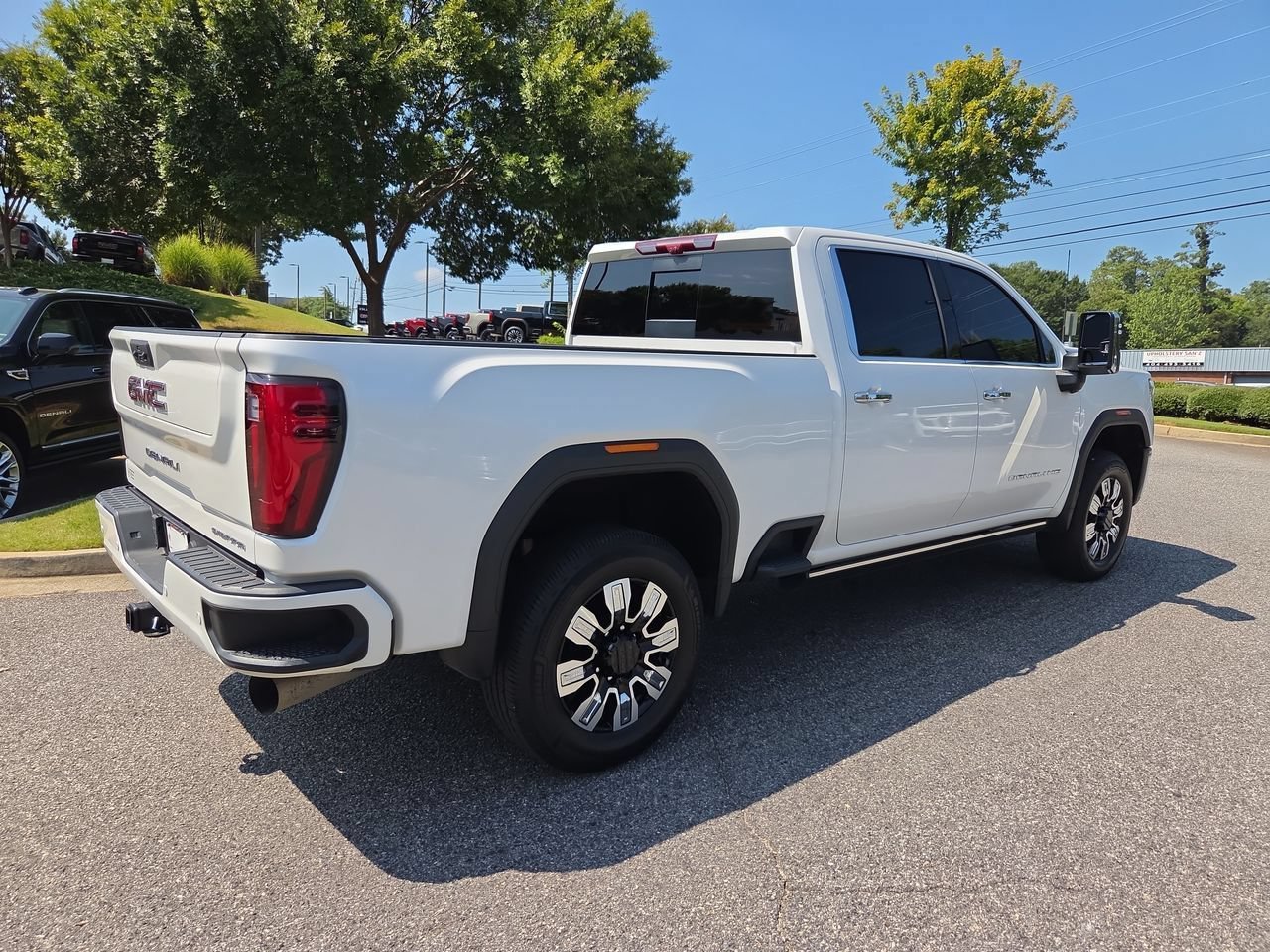 Used 2024 White Frost Tricoat GMC Denali image 8