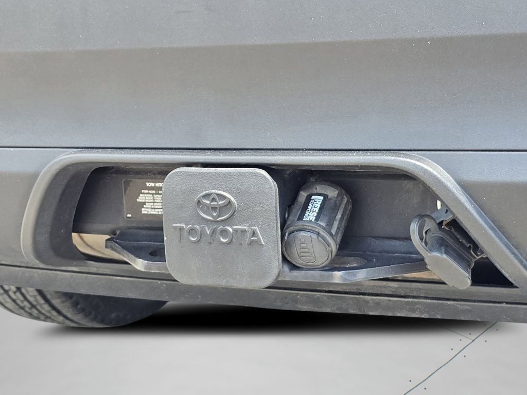 Used 2024 Wind Chill Pearl Toyota XLE image 25