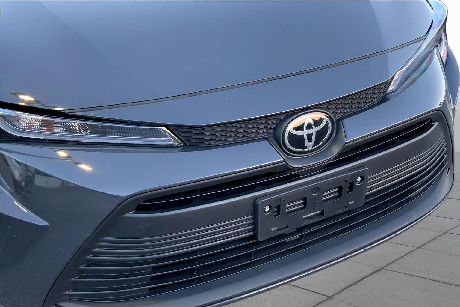 Used 2025 Underground Toyota LE image 27