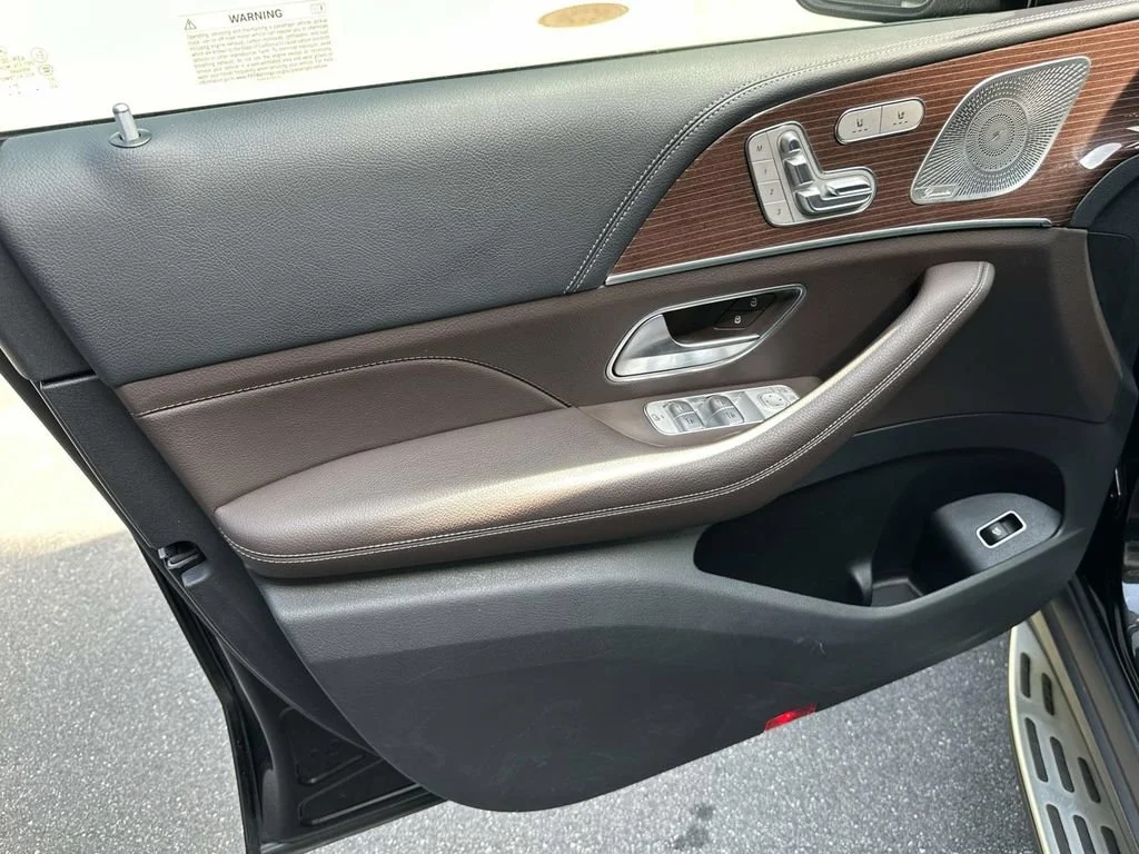 Used 2022 Black Mercedes-Benz 4MATIC® image 17