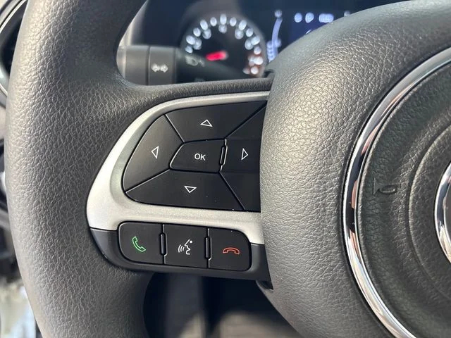 Used 2023 Alpine White Jeep Latitude image 7