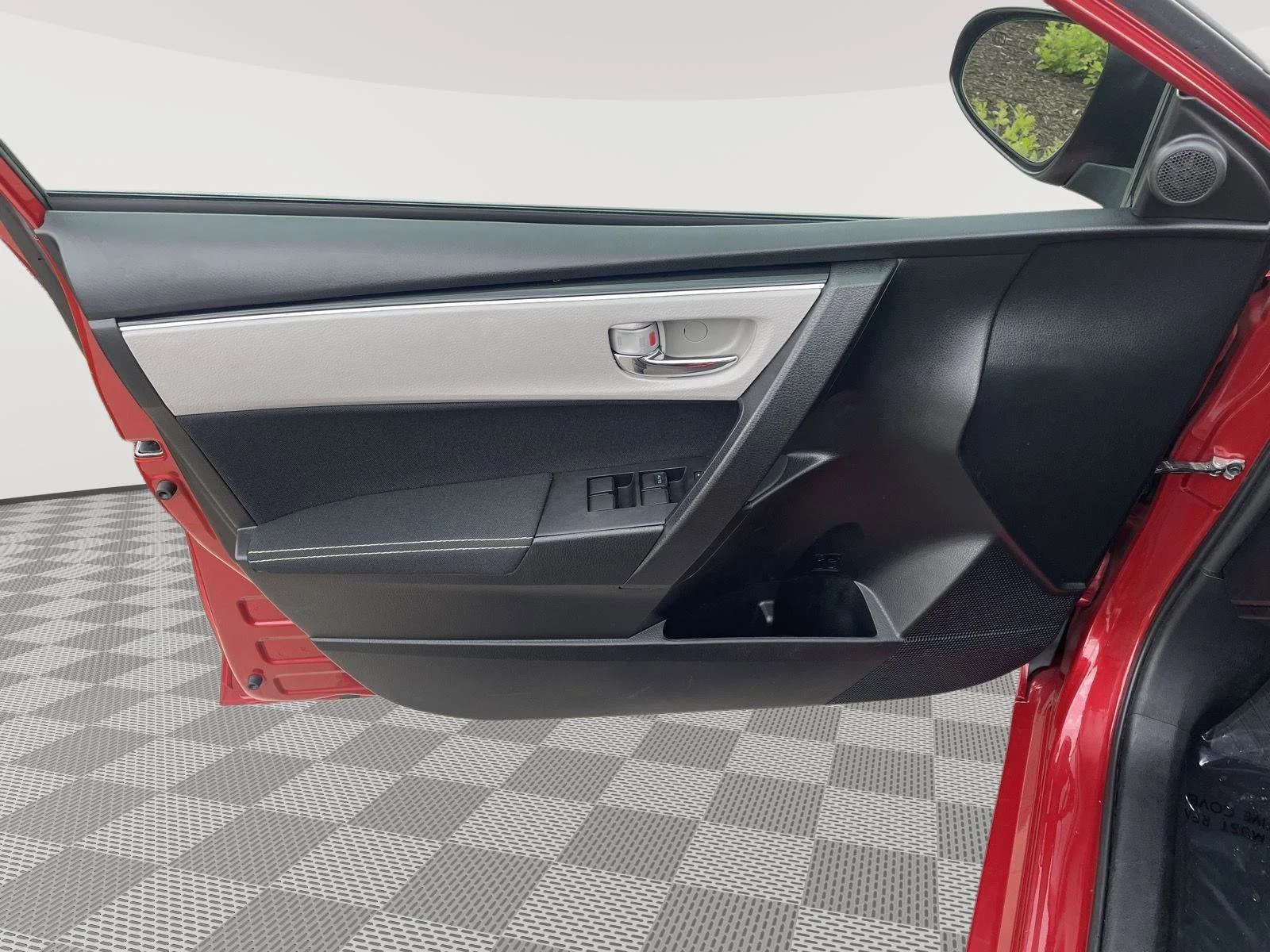 Used 2018 Barcelona Red Metallic Toyota LE image 19
