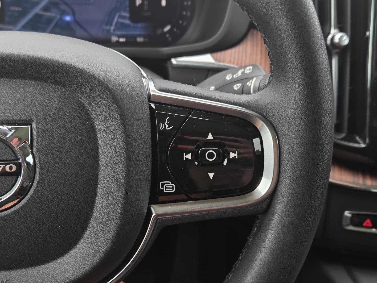 Used 2023 Silver Dawn Metallic Volvo Plus Dark Theme image 20