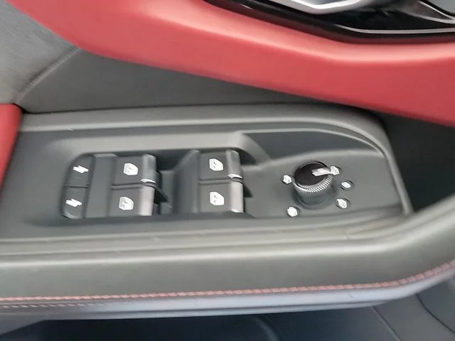Used 2020  Lamborghini Base image 34