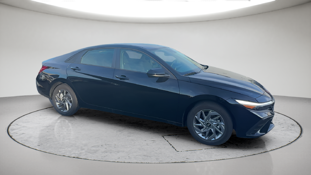 Used 2026 Black Hyundai Blue image 3