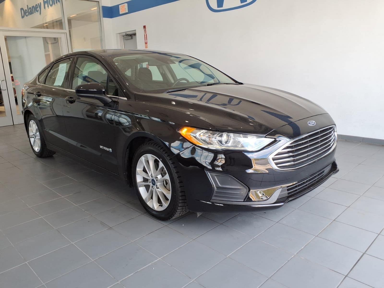 2019 Ford Fusion SE's photo