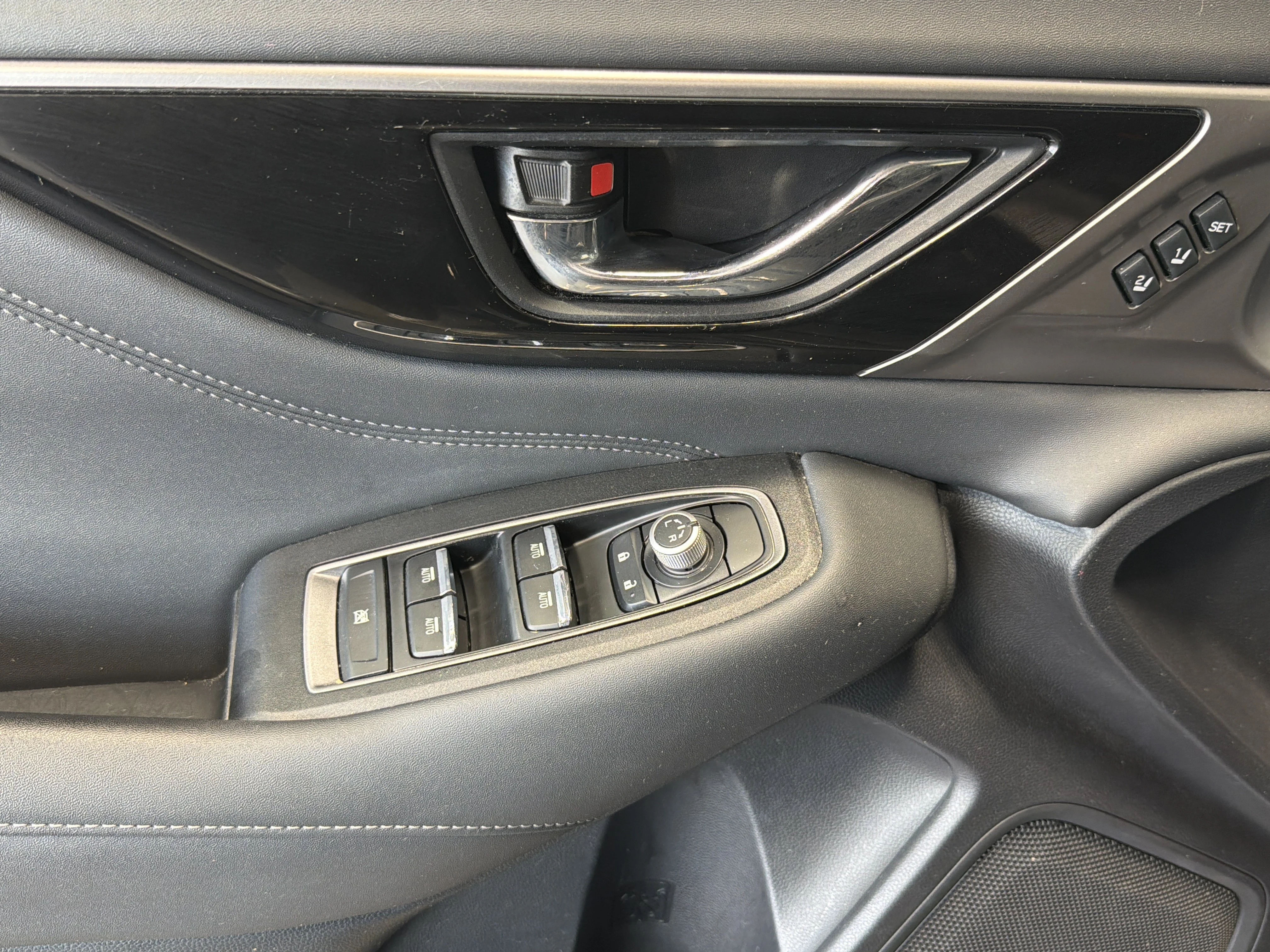 Used 2020 Magnetite Gray Metallic Subaru Limited image 19
