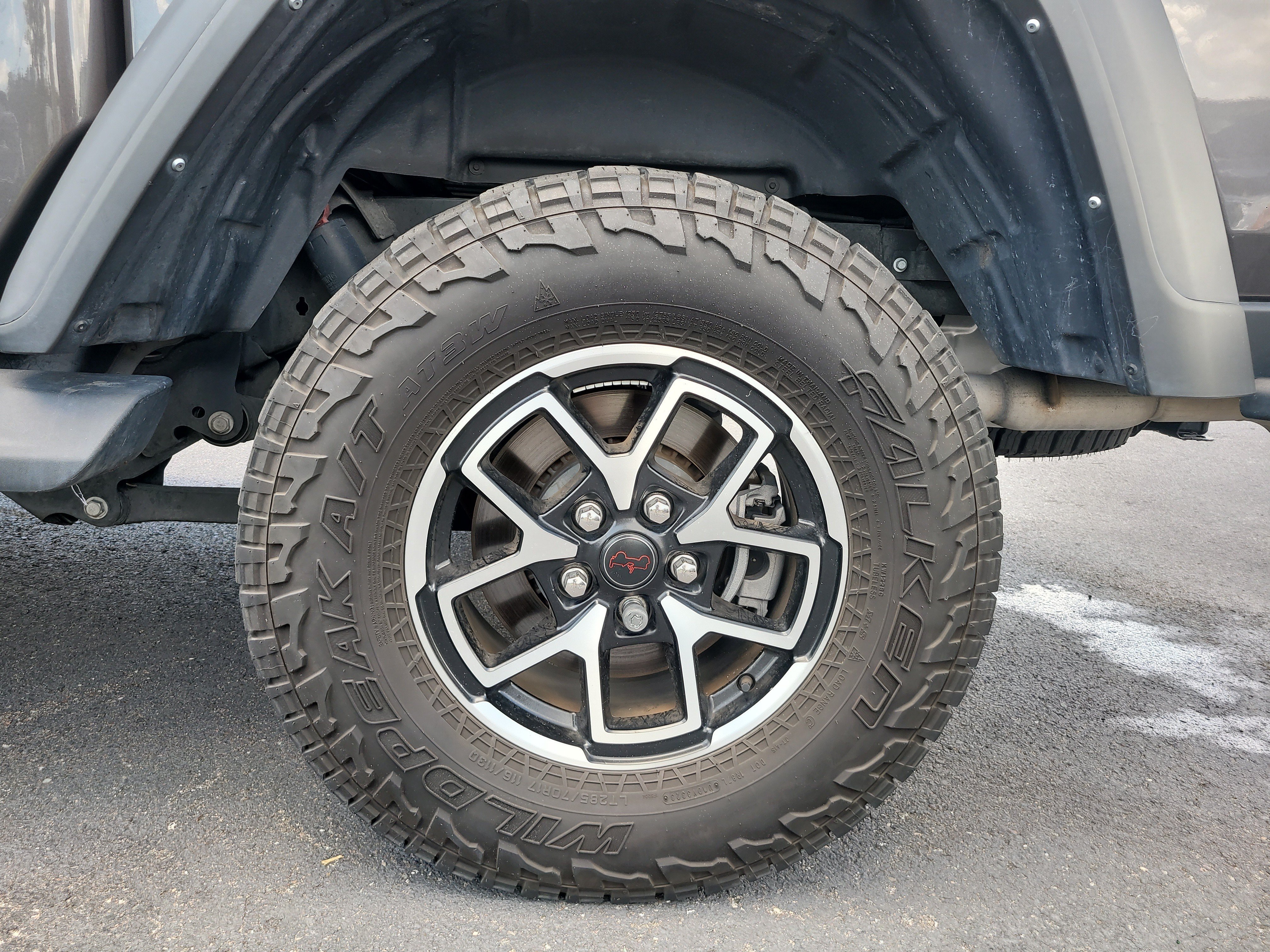 Used 2024 Granite Crystal Metallic Clearcoat Jeep Rubicon image 9