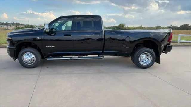New 2027 Diamond Black Crystal Pearl-Coat Exterior Paint RAM Laramie image 6