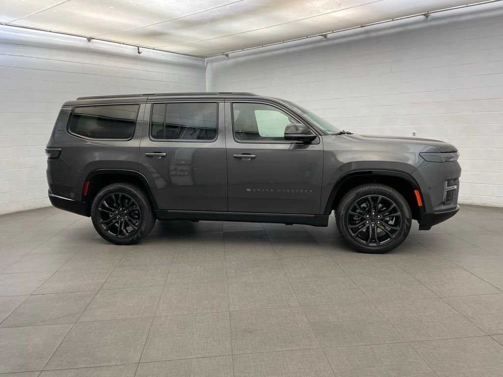 New 2026 Baltic-Gray Metallic Clear-Coat Exterior Paint Jeep Summit Reserve image 2