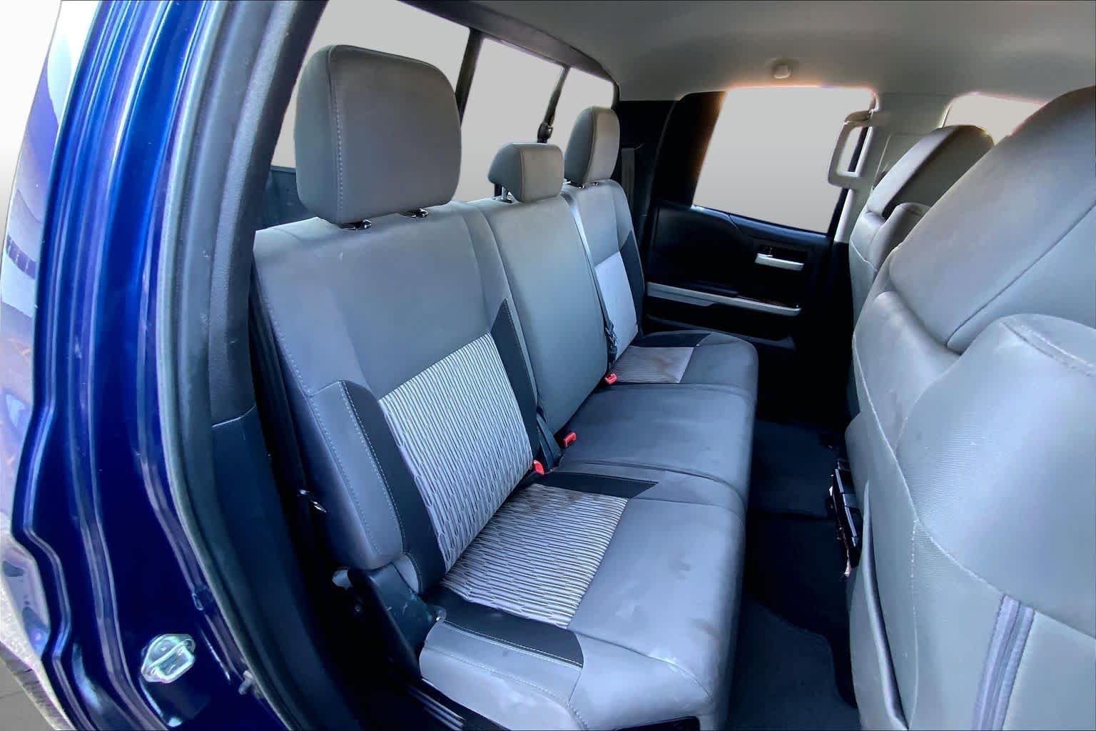 Used 2015 Blue Ribbon Metallic Toyota SR5 image 19